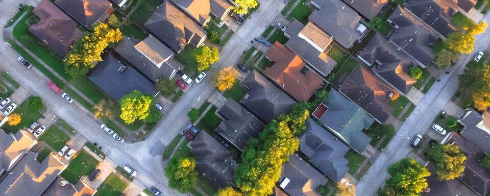 Le notaire, le droit des biens et le règlement des conflits de voisinage